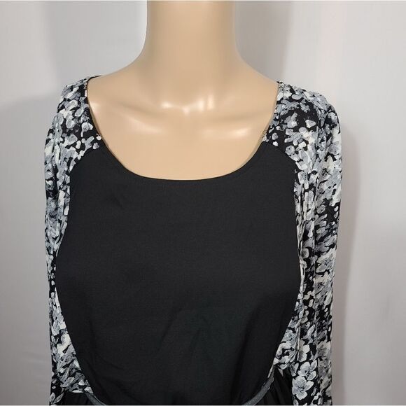 Black flower sleeve with belt women's dress - Picture 3 of 11